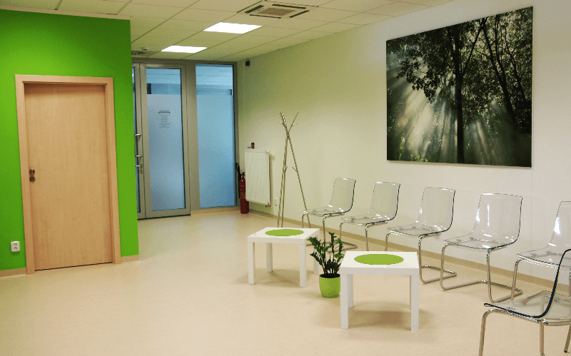 Čekárna ordinace KM KINEPRO PLUS s.r.o. - pohodlné čekací prostory pro pacienty